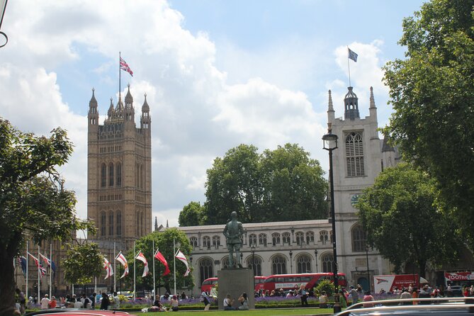 1 Hour Guided AI Walking Tour from Big Ben London in Any Language - Churchill, Mandela, Cromwell, Gandhi, and Fawcett