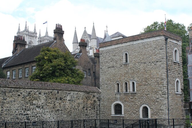 1 Hour Guided AI Walking Tour from Big Ben London in Any Language - Language choice and the value of asking questions
