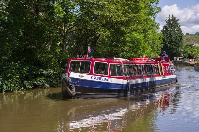 1-Hour Public Cruise - Commentary with jokes, local facts, and a strong personality