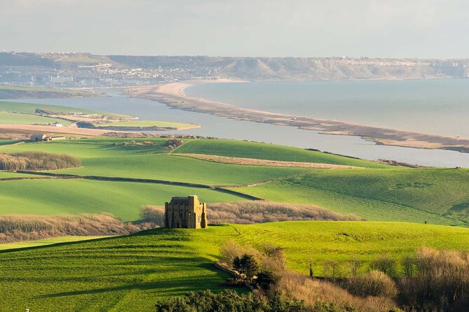 2 DAY TOUR | Jurassic Coast, Glastonbury, Stonehenge & Salisbury - Corfe Castle and the village between the coast and countryside