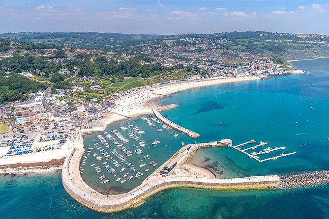 2 DAY TOUR | Jurassic Coast, Glastonbury, Stonehenge & Salisbury - The guide can make or break a packed route