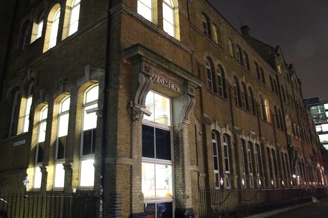 2-Hour Jack the Ripper Small Group Walking Tour in London - Listening beside traffic and other groups