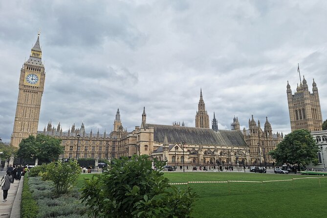 2 Hour Walking Tour from Buckingham Palace to Big Ben - Meeting at Buckingham Palace and Green Park