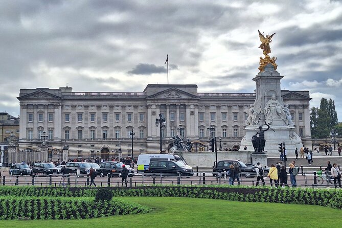 2 Hour Walking Tour from Buckingham Palace to Big Ben - Admiralty Arch and the ceremonial Mall