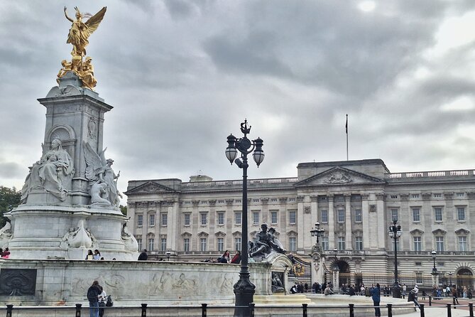 2 Hour Walking Tour from Buckingham Palace to Big Ben - Buckingham Palace and the Victoria Memorial