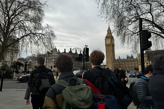 30 Major London Attractions Walking Tour With Photos - Buckingham Palace and the guard changing question