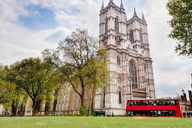 4-Hour Private Guided Tour of London on a Classic Itinerary - Buckingham Palace and the royal story