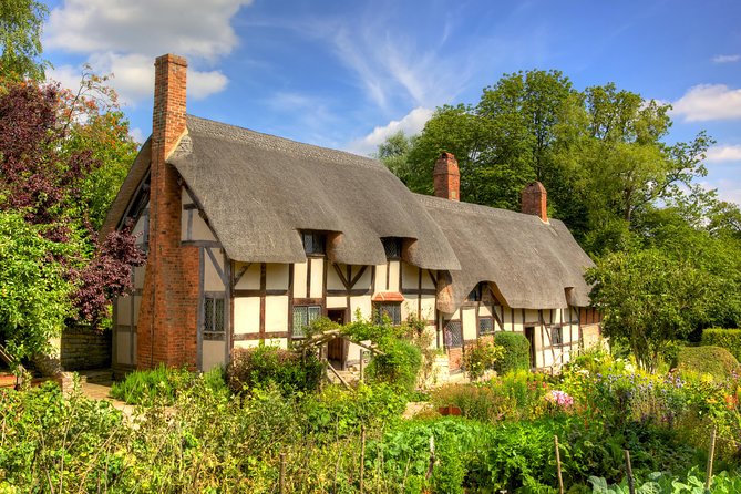 5-Day Discover Wales Small-Group Tour from London - Life in the 16-seat Mercedes mini-coach