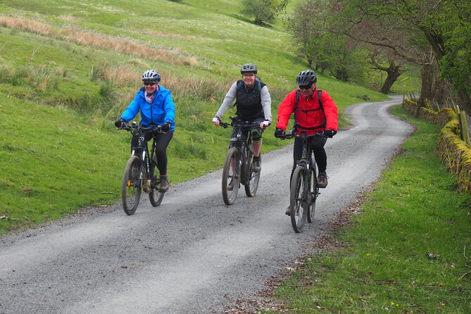 6hr Small Group Peak District eBike Tour - Great Longstone and the approach from Longstone Edge