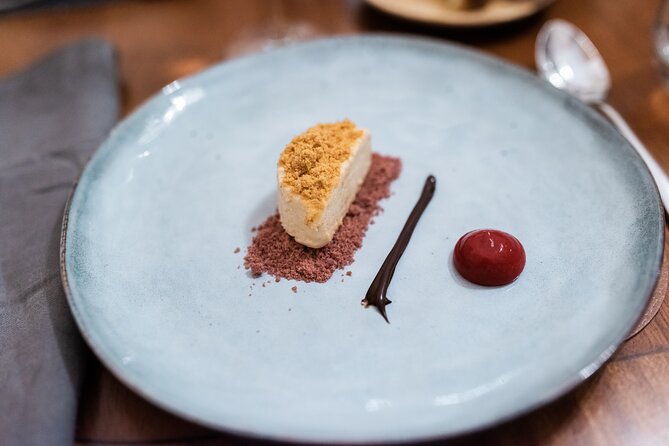 9-course Seasonal Tasting Menu in Chef's East London Home - What the communal table adds to the meal