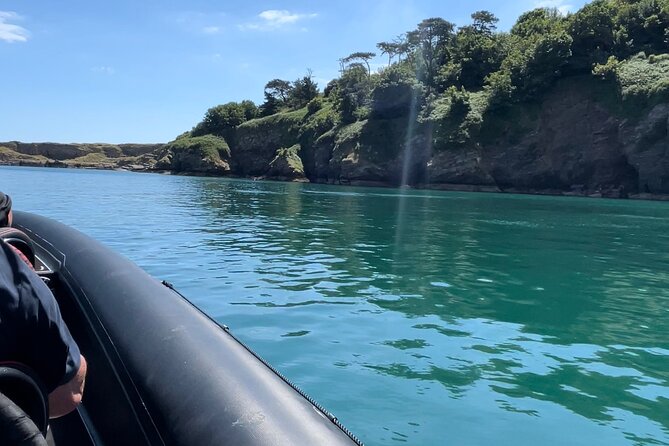 90 Minute Coastal Explorer in Torquay - The skipper shapes the whole experience