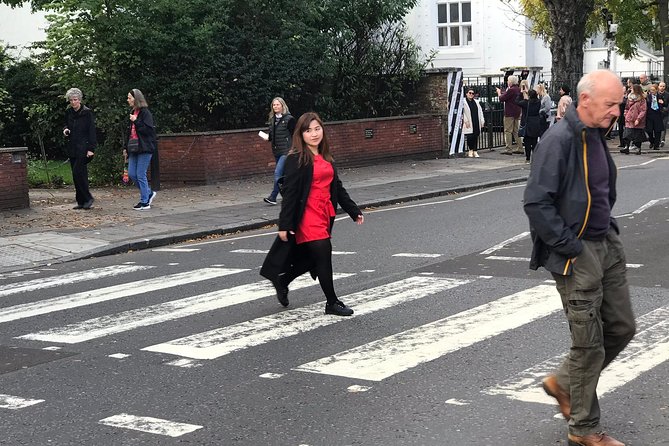 A Beatles London taxi tour and sightseeing experience - Montagu Square and four important residents