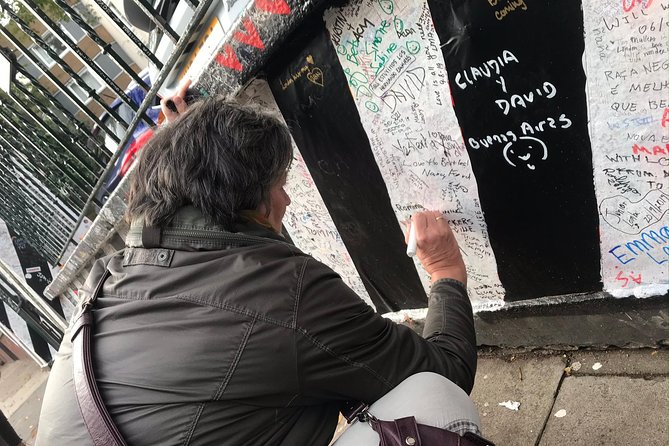 A Beatles London taxi tour and sightseeing experience - Soho, the Marquee Club, and Hey Jude
