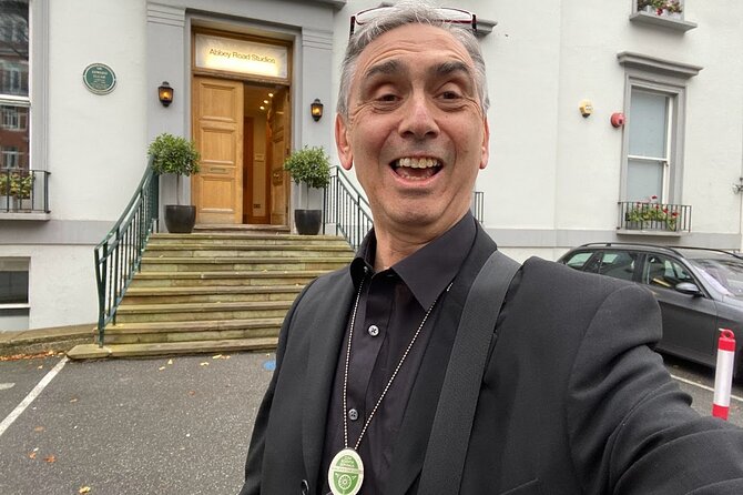 A Beatles London taxi tour and sightseeing experience - Savile Row and the final public performance
