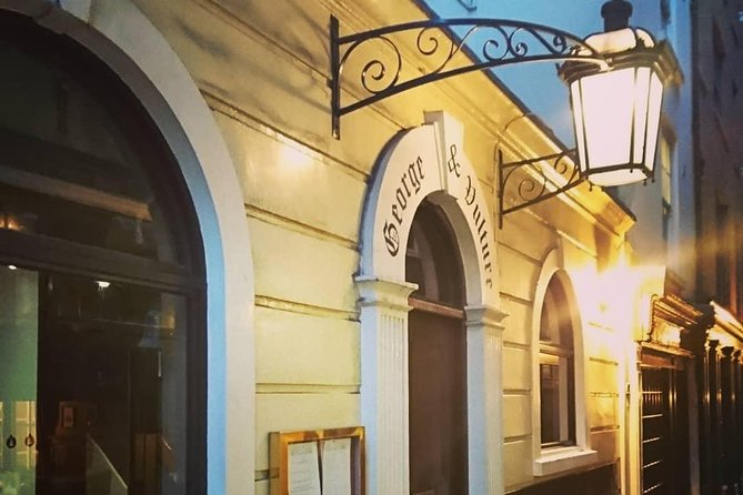 A Christmas Carol and Charles Dickens Old London Walking Tour - Finding Scrooge’s supper and Dickens’s favorite chop house