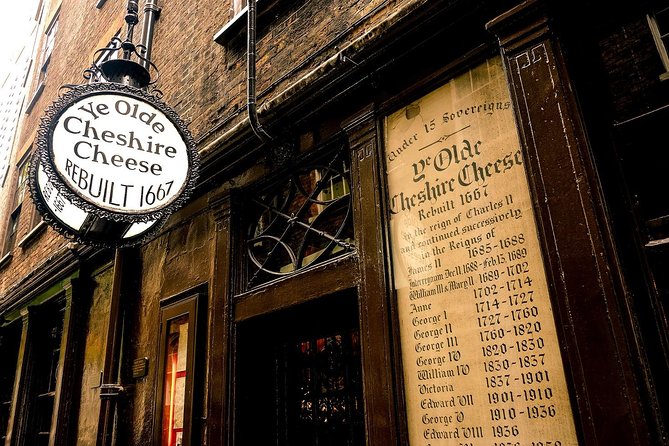A Christmas Carol and Charles Dickens Old London Walking Tour - Simpson’s Tavern and the question of Scrooge’s favorite spot