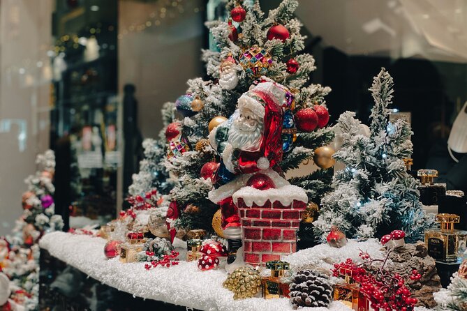 A Fairytale Christmas Day with Food and Christmas Concert - Covent Garden’s tree and mistletoe