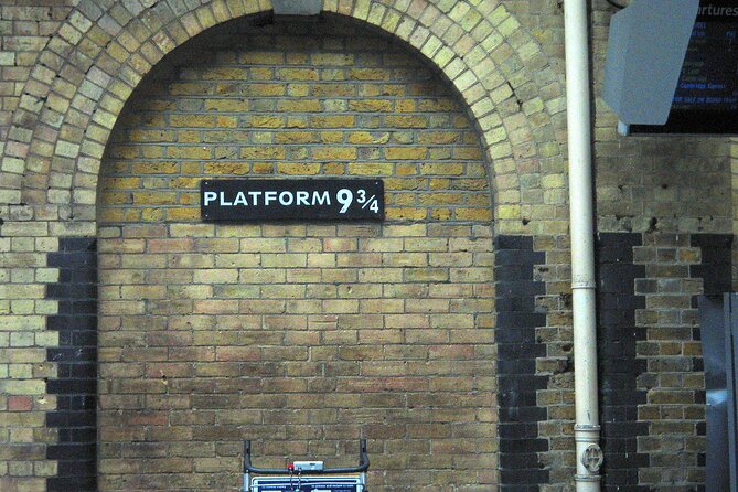 A Muggle's Guide to Harry Potter Walking Tour in London - Seeing London through a wizard’s eyes