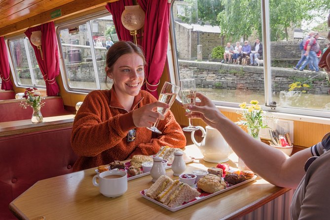 Afternoon Tea Cruise in North Yorkshire - Service, music, and the onboard atmosphere