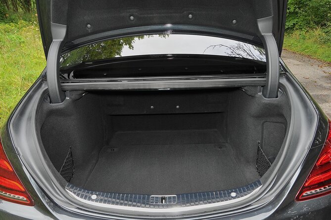 Arrival by Luxury Car from Heathrow Airport LHR to Central London - What the ride is like on the way into London