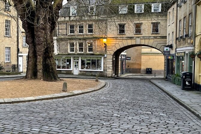BATH: 2-Hour Bath Walking Tour of Bridgerton Filming Locations - Guildhall and another lavish ball setting