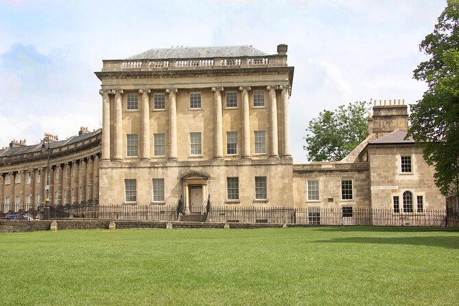 Bath Public Walking Tour including Bath Abbey - The Royal Crescent and the Circus show Georgian Bath