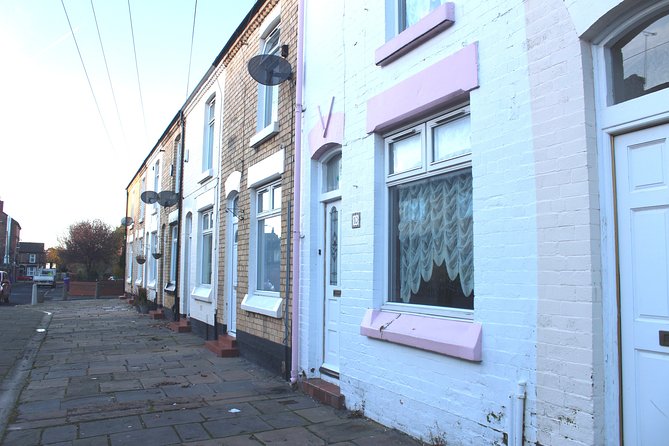 Beatles Liverpool Childhood Homes Tour exc National Trust tickets - Inside John Lennon’s home at Mendips