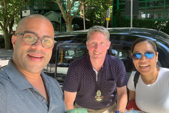 Bespoke Black Cab Heathrow Layover Private Tour - A short final stop at Trafalgar Square