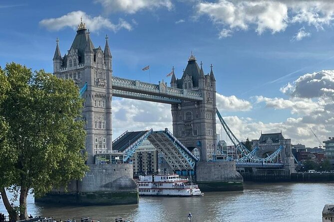 Best of London Tour: Tower of London and Churchill War Rooms - Three hours inside the Tower of London