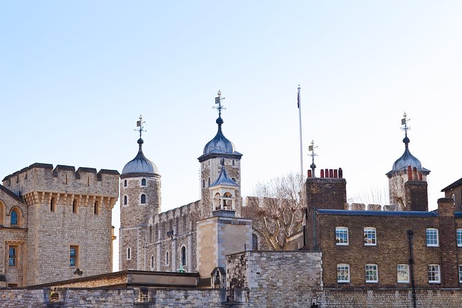 Black Taxi Tour of London: Classic Sightseeing Bespoke & Fun - The Tower of London beside the Thames