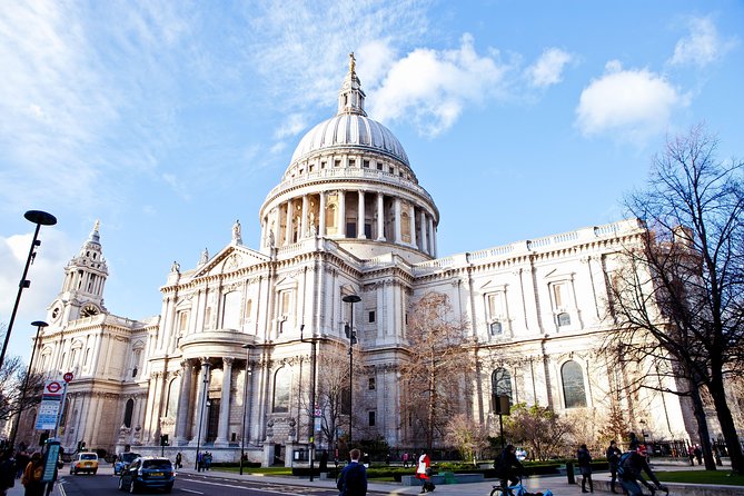 Black Taxi Tour of London: Classic Sightseeing Bespoke & Fun - Trafalgar Square and London’s public stage