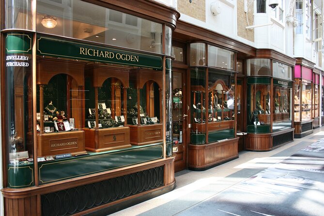 Bridgerton Tour in London - Burlington House and London’s learned side