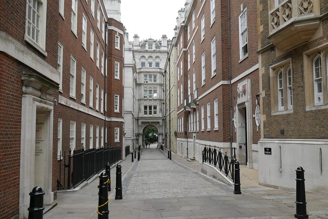 Bridget Jones Walking Tour of Locations - Pace, group size, and practical comfort