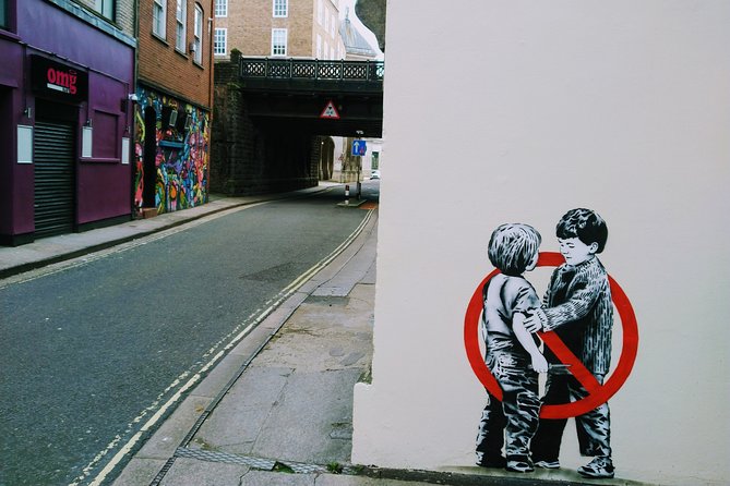 Bristol's Brilliant Pubs: A Self-Guided GPS Audio Tour of the Old City - College Green and the walk toward the water