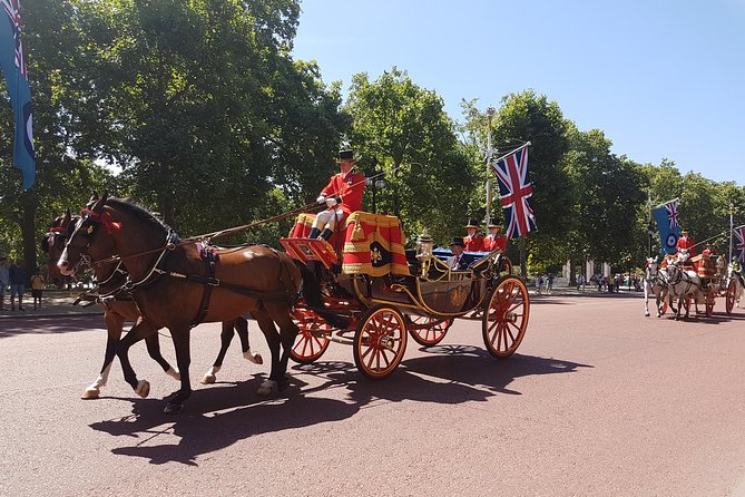 British Royalty walking tour including The Changing Of The Guard! - St James Palace and royal connections