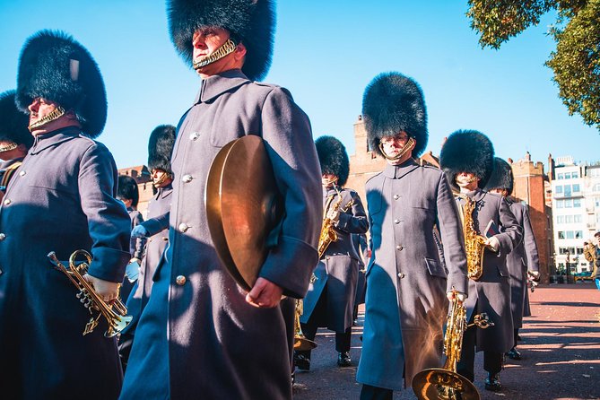 British Royalty walking tour including The Changing Of The Guard! - Buckingham Palace and the royal route