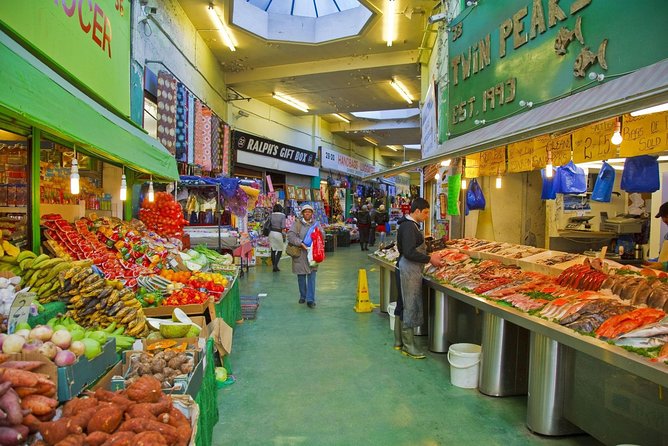 Brixton Market Tour with African and Caribbean Cuisine - Five minutes with David Bowie in Brixton