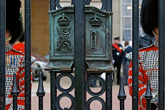 Buckingham Palace and Vintage Bus Tour of London - Is $59 Good Value?