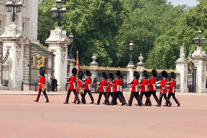 Buckingham Palace and Vintage Bus Tour of London - Seeing London From A 1960s Routemaster