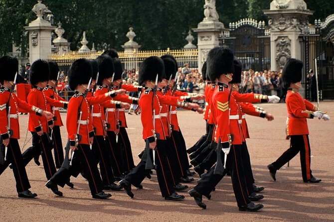 Buckingham Palace & Changing of the Guard Experience - Green Park offers a calm beginning
