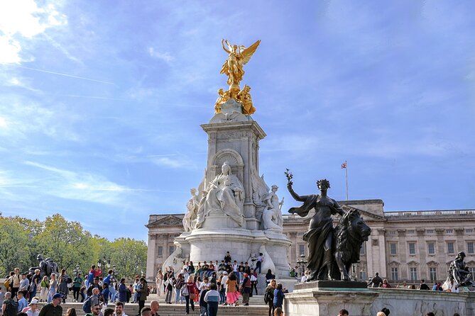 Buckingham Palace: Walking Tour with Entry & Audio Guide - Walking The Mall toward Buckingham Palace