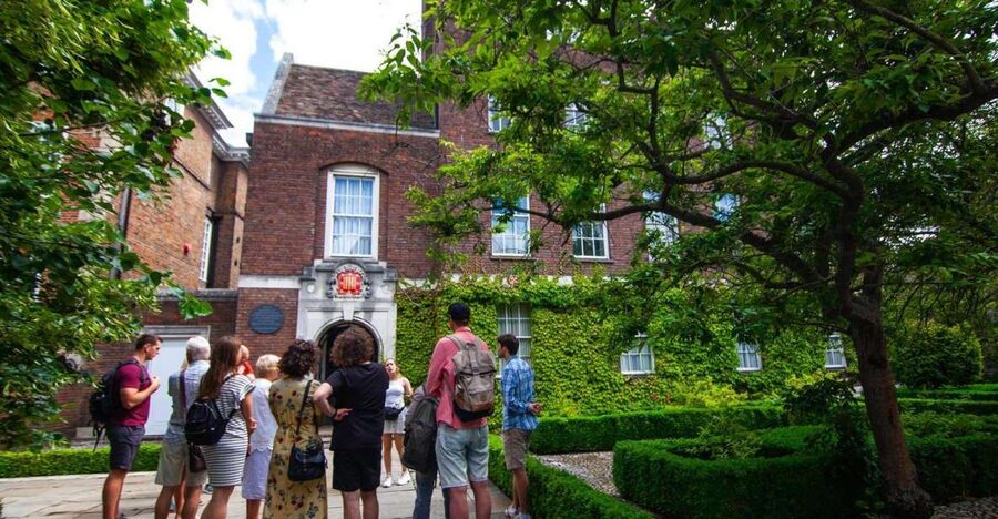 Cambridge: 2-Hour Private University Walking Tour - The oldest church and Cambridge’s scientific side