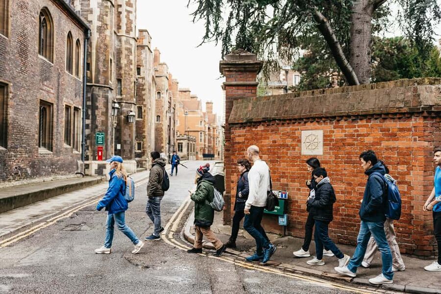 Cambridge: Alumni-Led Walking Tour w/ King's College Option - Kings College and the first view of Cambridge