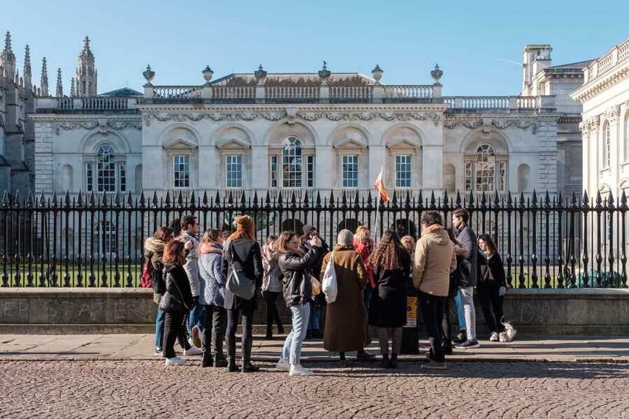 Cambridge: Chinese University Student-Guided Walking Tour - The Eagle Pub and the science of Cambridge