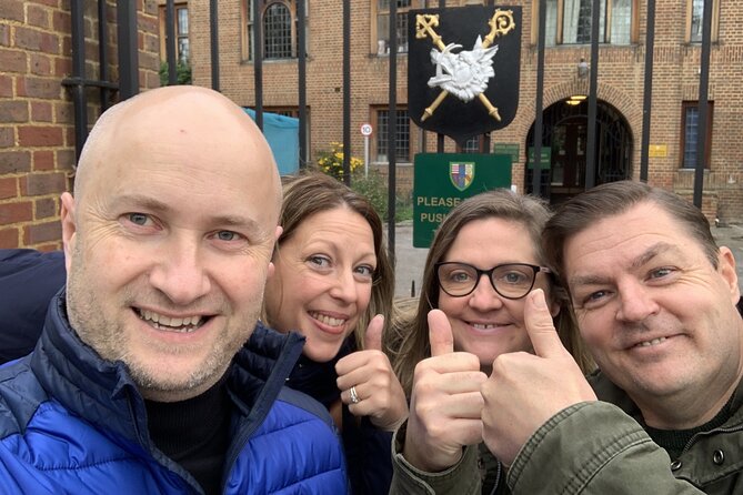 Cambridge Famous Alumni Quest Experience - A Cambridge walk with a puzzle in hand