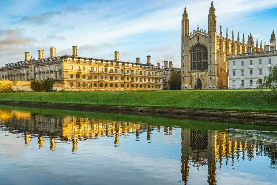 Cambridge: Guided River Cam Punting Tour - History, student life, and stories with a human touch