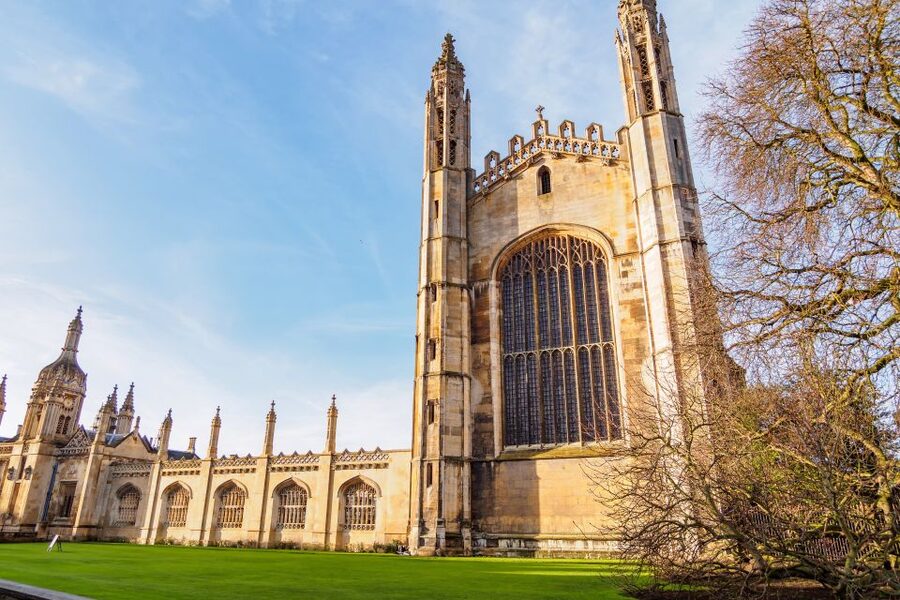 Cambridge: Guided River Cam Punting Tour - Why a live guide beats steering your own punt