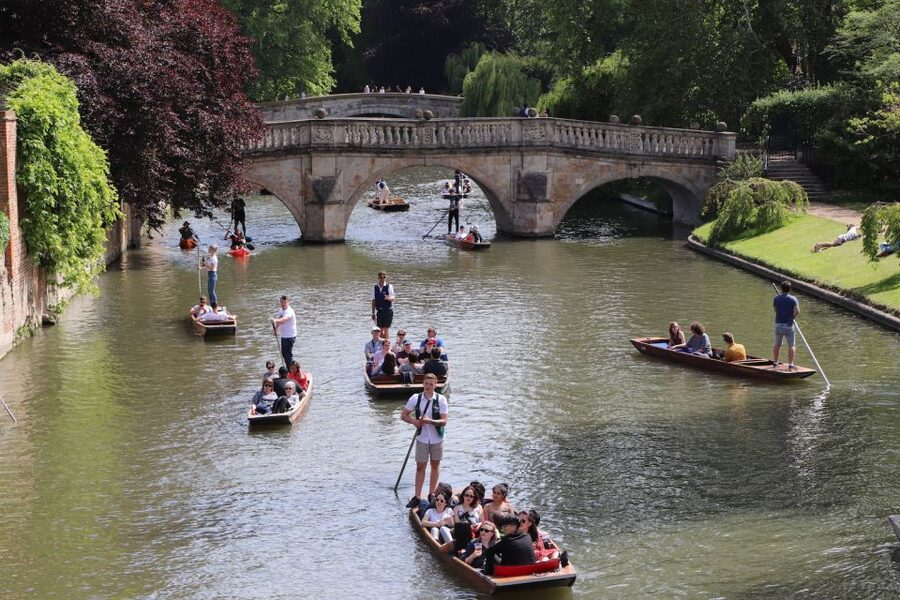 Cambridge: Private Chauffeured Punting Tour - Meeting your punt at Jesus Green