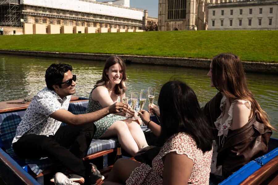 Cambridge: Punting Tour on the River Cam - The Bridge of Sighs and the return journey