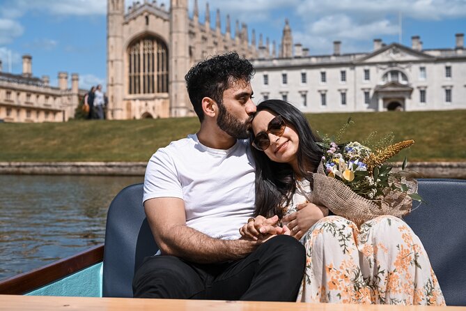 Cambridge - Shared Punting Tour - The nine bridges and riverside architecture